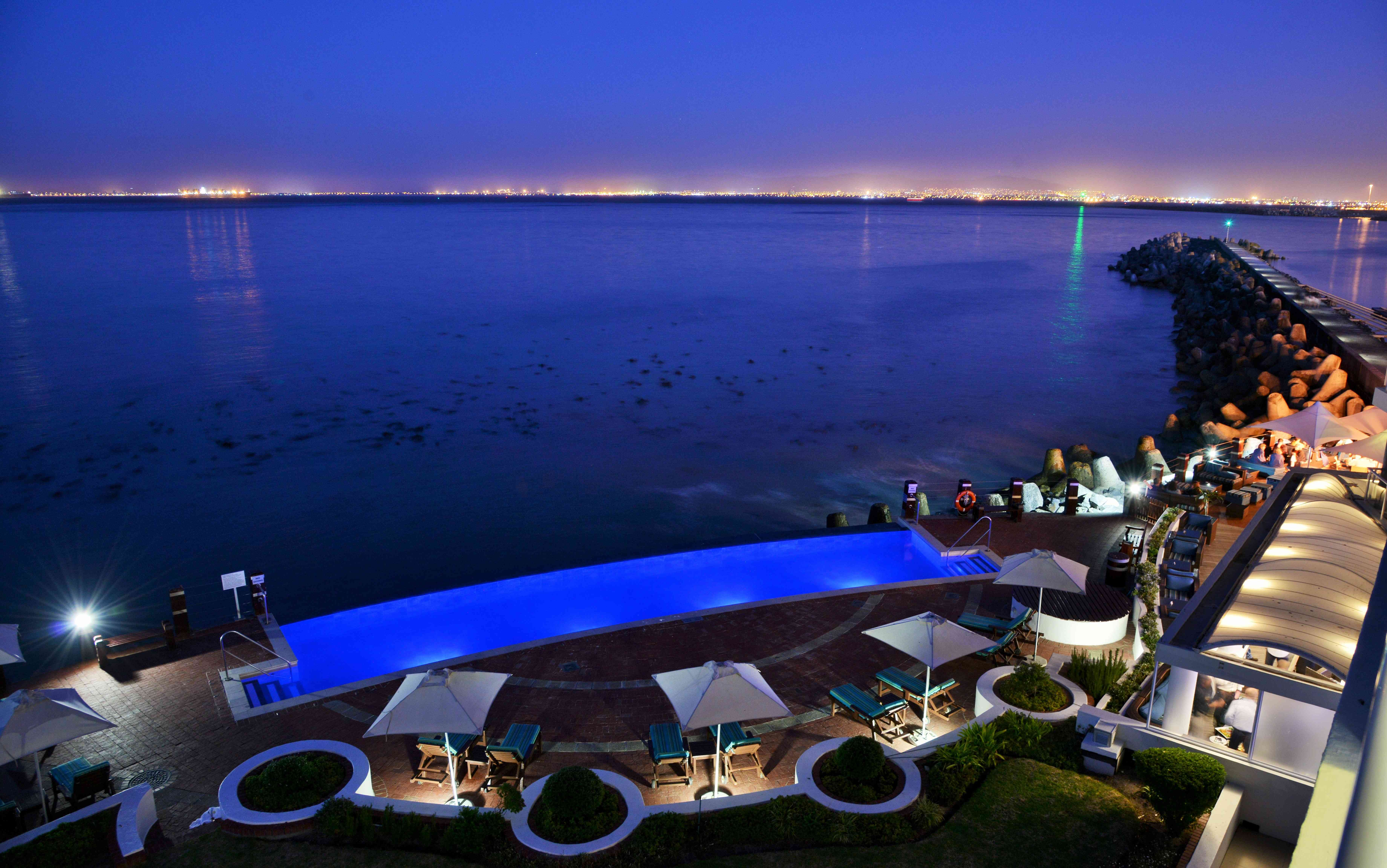 Luxury Waterfront hotel to undergo renovations